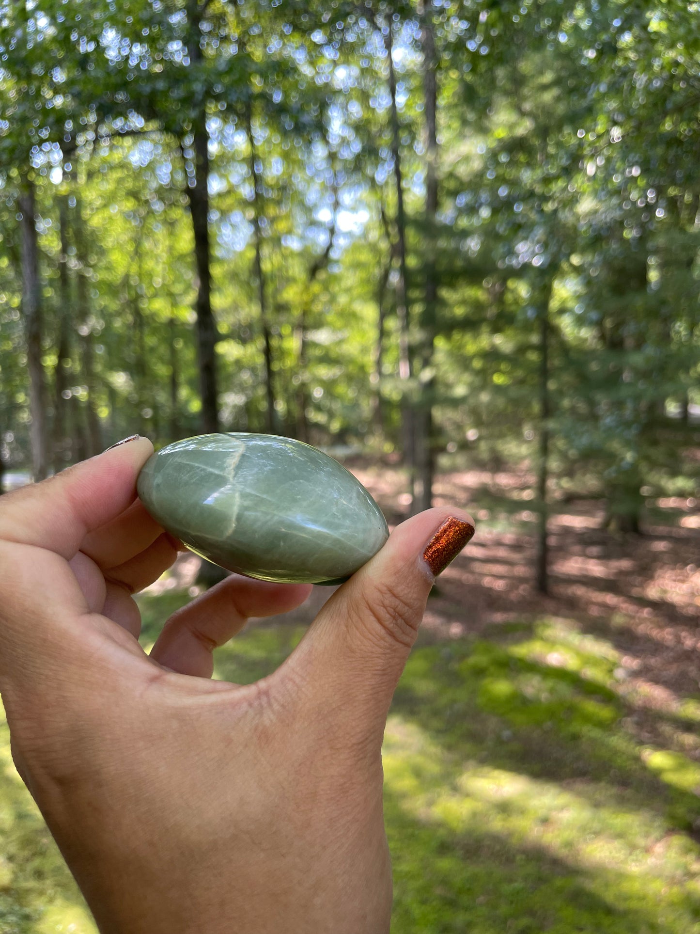 Garnierite palm (green moonstone)