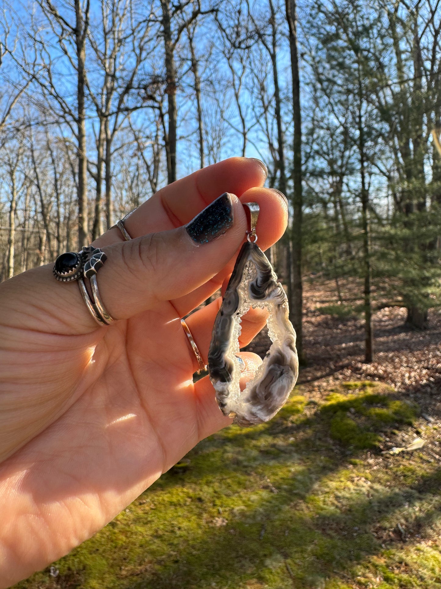 Oco agate portal pendant