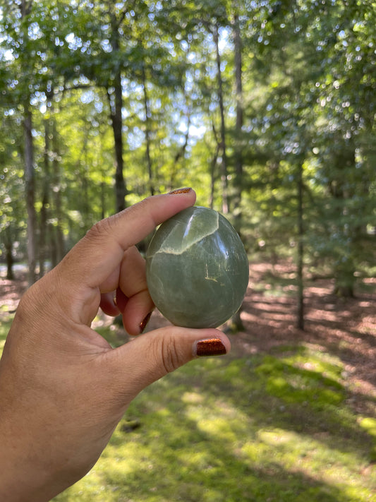 Garnierite palm (green moonstone)