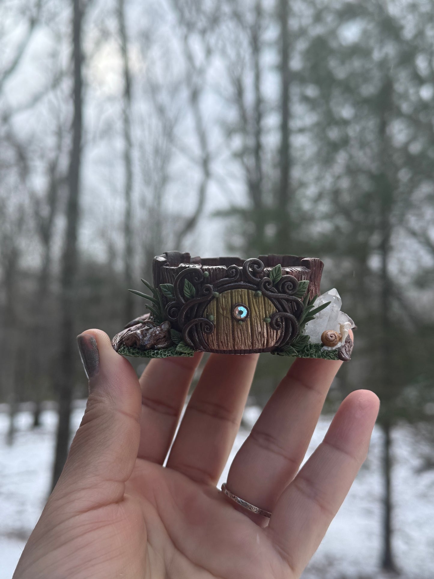 PLEASE READ DESCRIPTION AVAILABLE POP UP! COMMISSIONED TREE STUMP STAND