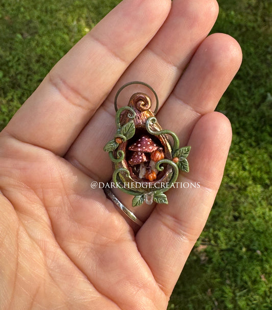 Autumn secret pendant