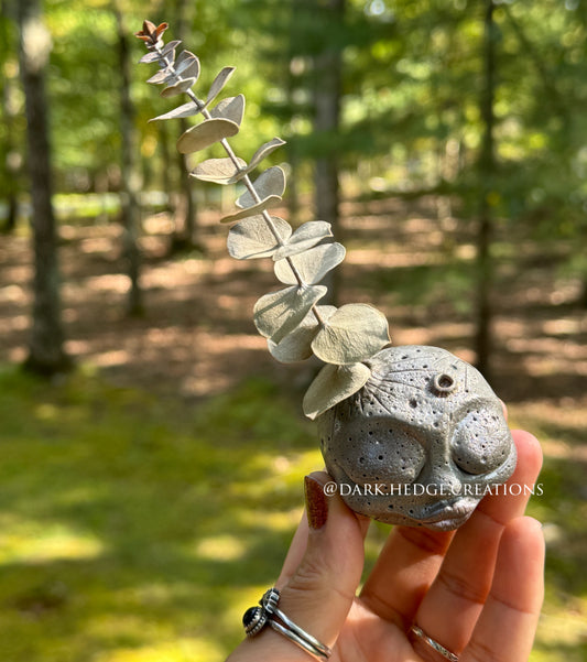 Luna the lunar bud holder