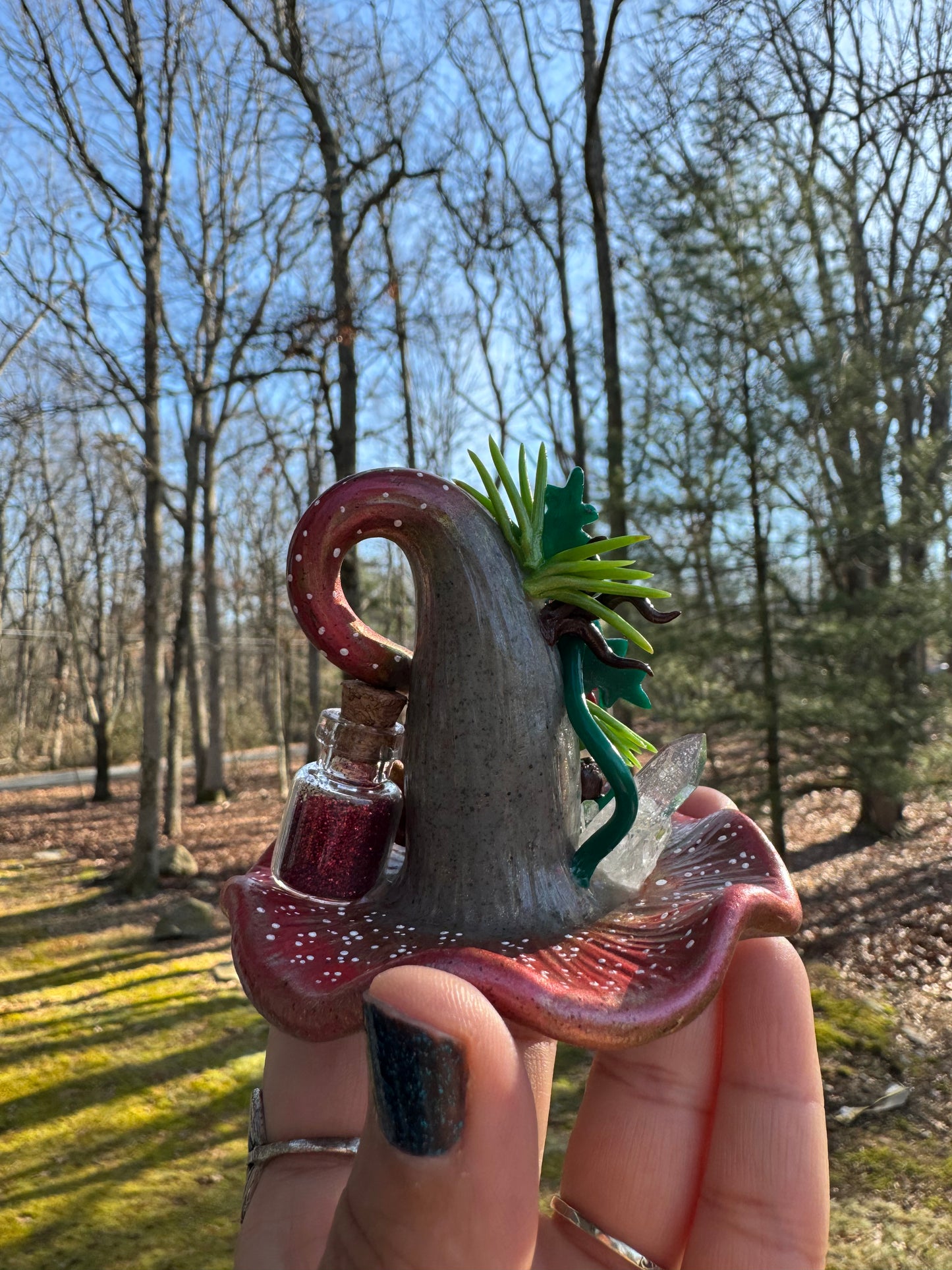 Poinsettias and Pineneedles witch hat