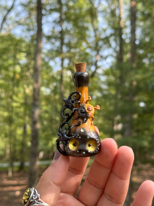 Shadow mini potion bottle